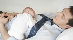Stále nie je dohoda na tom, kto bude platiť otcovskú dovolenku tesne po pôrode