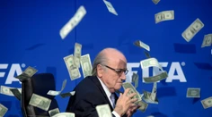 Bývalý šéf FIFA Blatter doplatil na korupčnú kauzu,  súd mu povrdil trest
