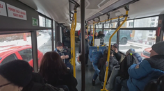 Vodiči MHD sú často svedkami nebezpečných pádov. Radia, ako v týchto prípadoch postupovať