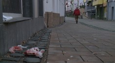 Polícia zverejnila fotku mladíka, ktorý v Banskej Bystrici dobodal ženu