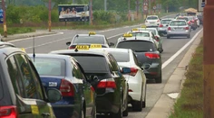 Nájsť voľného taxikára cez aplikáciu je v Bratislave problém, začali pre nich platiť nové pravidlá