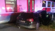 V Prievidzi sa zrazilo auto s vlakom. Akoby zázrakom sa nikomu nič nestalo