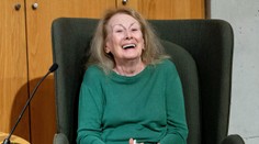 Nobelovu cenu za literatúru udelili Francúzke Annie Ernauxovej