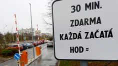 Ľudí rozzúrili poplatky pred nemocnicou. Tá zaplatila tisíce za analýzy