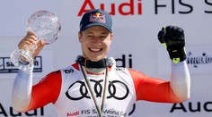 Malý krištáľový glóbus v rukách Odermatta, tento rok má už tretí. Zjazd v Saalbachu napokon zrušili