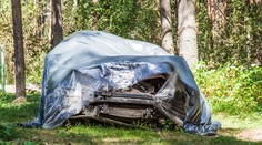 V obci Ivanka pri Dunaji narazilo do rodinného domu auto