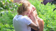 Justin Bieber je po mesiaci randenia zasnúbený. Toto je jeho vyvolená