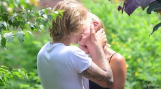 Justin Bieber je po mesiaci randenia zasnúbený. Toto je jeho vyvolená