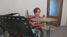 Svoje ochorenie berie ako samozrejmosť. Palček Jakub (14) je hudobným multitalentom