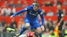 Manchester United zdolal Everton 4:0 a dobehol City