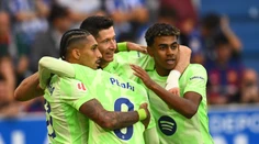 Lewandowski hetrikom režíroval triumf Barcelony. Girona udrela v 99. minúte, jej súper zahodil dve penalty