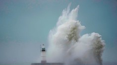 V Európe zabíja smršť Ciarán, výstrahy platia naďalej