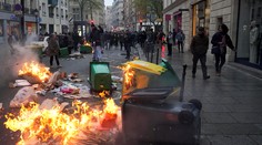 Nepomohli ani tri mesiace protestov. Macron podpísal zákon, ktorý zvýšil vek odchodu do dôchodku