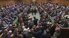 Britský parlament schválil zákon o odchode z EÚ