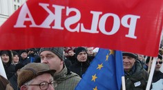 Desaťtisíce Poliakov vyšlo do ulíc. Protestujú proti vláde