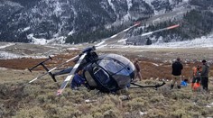 Los vyskočil na chvost nízko letiaceho vrtuľníka, helikoptéra spadla