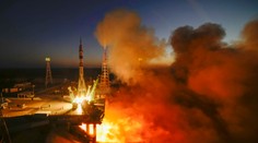 Rusko-americká posádka rakety Sojuz sa pripojila k Medzinárodnej vesmírnej stanici