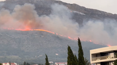 Požiare už aj v Chorvátsku. Sú na dosah od známej turistickej destinácie