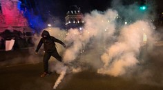 Po večerných nepokojoch v Paríži zadržali vyše 140 ľudí