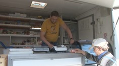 Seniori nebudú mať kde nakúpiť potraviny. Pre zvyšujúce ceny zrejme skončí pojazdná predajňa v dedinkách