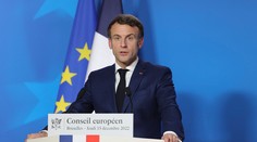 Macron bude na Putina naďalej naliehať, aby prestal ostreľovať civilistov