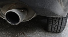 Tragédia vo Zvolene. Muža na dvore zavalilo auto, keď si chcel opraviť výfuk