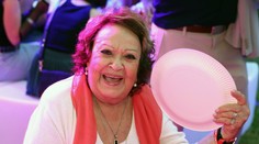 Neuveriteľná Jiřina Bohdalová. V 93 rokoch roztancovala Vary po boku mladého fešáka