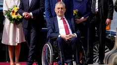 Český prezident posledný raz udelil vyznamenania, ocenil Mira Žbirku i Hanu Zagorovú