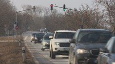 Emisie áut sa zrejme sprísňovať nebudú. Na rozhodnutie si ešte chvíľu počkáme