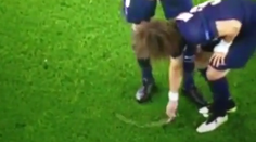 Rozhodca mieni, David Luiz mení. Takto vybabral s miznúcou penou