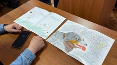 Ruské dievča, ktorej protivojnový obrázok spôsobil uväznenie otca, je v opatere matky