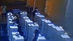 Selfie za 200-tisíc dolárov. Žena spôsobila domino efekt na výstave umenia