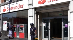 Najjednoduchšia krádež storočia. Muž sa predstavil ako strážnik a odniesol si 177-tisíc eur