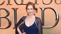 J. K. Rowlingovej by mohli za výroky o transgender ľuďoch hroziť problémy so zákonom. Zatknite ma, odkazuje spisovateľka