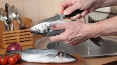Ako správne očistiť a naporciovať rybu?