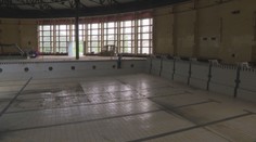 Plaváreň v Šali chátra aj po miliónovej rekonštrukcii. Zisťovali sme, kto je za tento stav zodpovedný