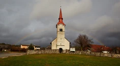 Katolíci odmietajú homosexuálne vzťahy a je otázne, či sa to niekedy zmení. Iné cirkvi k nim pristupujú liberálnejšie