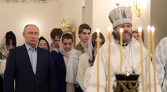 OBRAZOM: Putin slávil Božie narodenie v spoločnosti vdov a sirôt vojakov, ktorí padli na Ukrajine