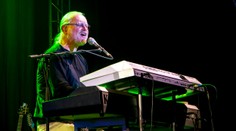 Založil aj opustil Elán, vyhral Zlatú lýru a jeho pesničky z filmov a muzikálov sú nesmrteľné