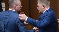 Premiér Pellegrini sa necíti byť bábkou Roberta Fica