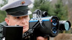 Sudcu z Trnavy zastavili policajti pre vysokú rýchlosť na R1.  Nafúkať mal 1,3 promile