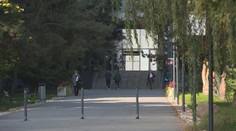 Vysokoškoláci sa prednedávnom vrátili do lavíc. Pravidlá na internátoch neočkovaným komplikujú situáciu