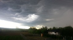 Dnes pozor na búrky. Pre celé Slovensko platí výstraha