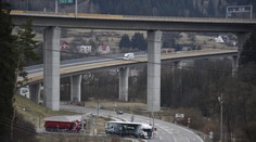 Hraničný priechod Svrčinovec je uzavretý. Dôvodom je počasie