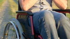O pár eur sa zvýši príspevok pre opatrovateľov ZŤP