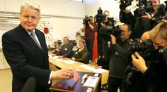 Na Islande končí po premiérovi aj prezident, spájajú ho s Panama Papers