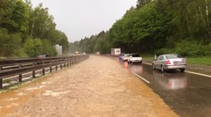 Česko zasiahli prívalové dažde. Spôsobujú problémy v doprave, očakávajú sa ďalšie búrky