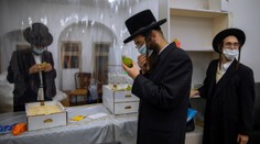 Zaočkovaný Izrael má vyše 1000 nových prípadov a vyhlásil, že vakcíny samy o sebe pandémiu nevyriešia