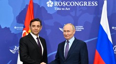 Podpredseda srbskej vlády sa stretol s Putinom. Sľúbil mu, že nikdy nevstúpia do NATO