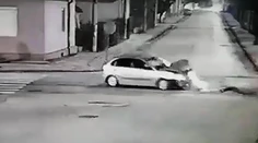Ďalšia hrôzostrašná nehoda v Šuranoch. Na rovnakej križovatke, kde včera auto vrazilo do študentov